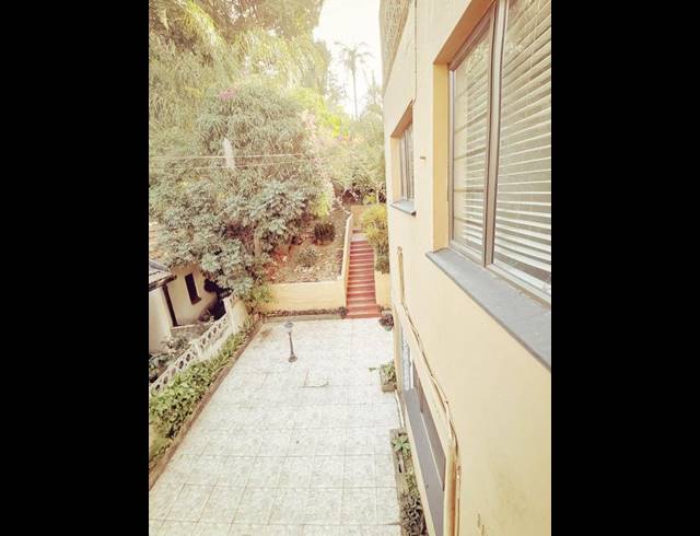 10 BEDROOM HOUSE FOR SALE IN CLARE HILLS